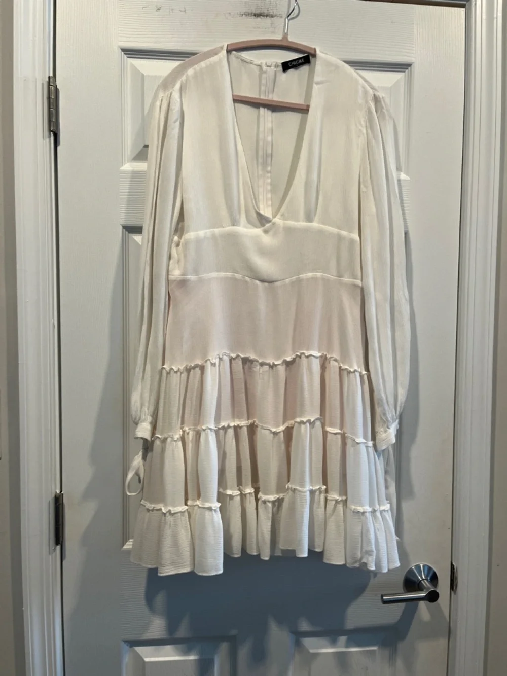 CHICMEnTiered V-Neck Mini Dress‎ With Long Sleeves. Flowy Bohemian Size L